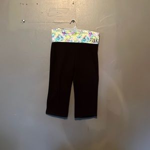 Pink. Yoga capris size med  foral band